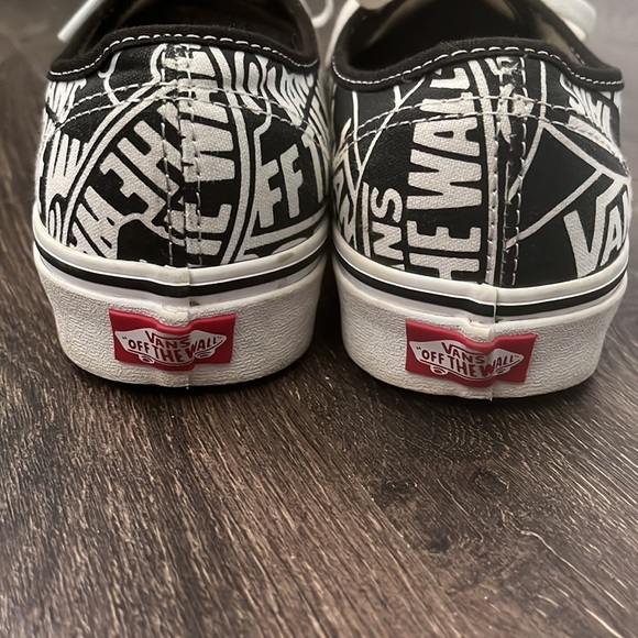 Vans - Picture 5 of 10